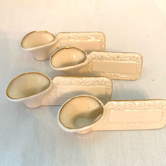 Vintage Porcelain Place Card / Salt Servers (set of 4) - Picture 2 of 7